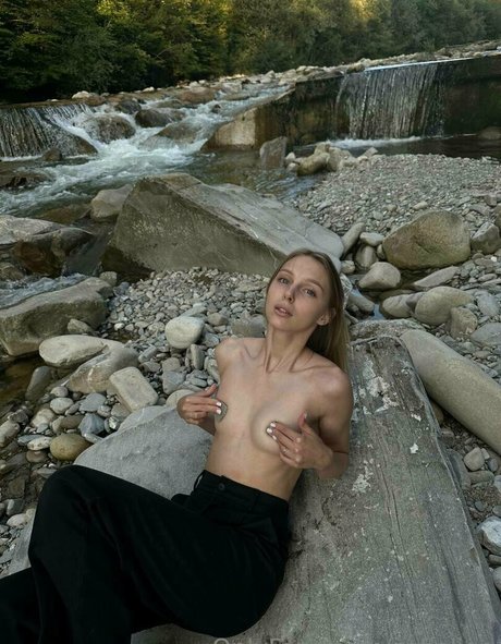 sofialien pornographic model photos