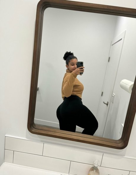 fireviolet nudes model pic