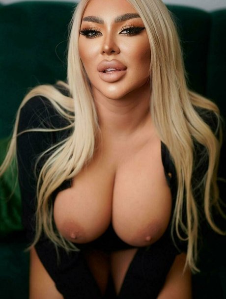 sarahstonnee nude model img