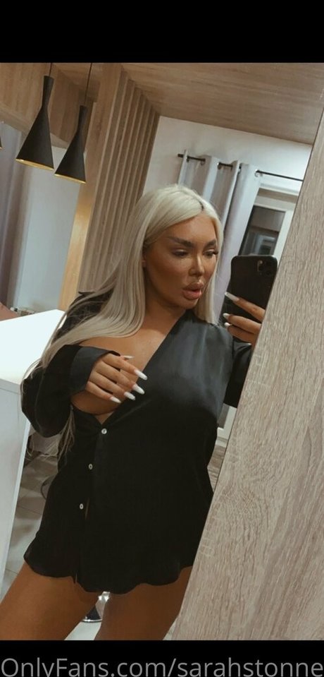 sarahstonnee model top images