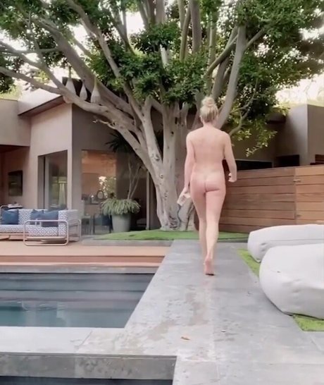 Chelsea Handler nude star galleries