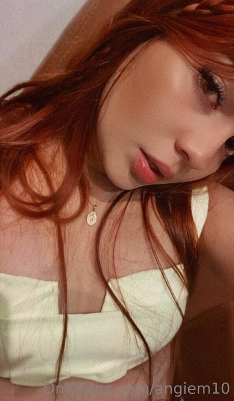 angiem10 nudes star img