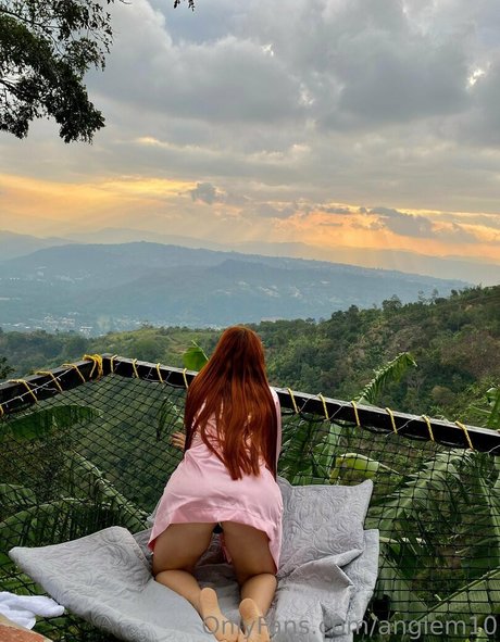 angiem10 star art pic