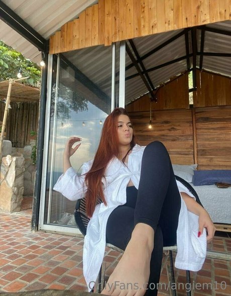 angiem10 naked actress pic