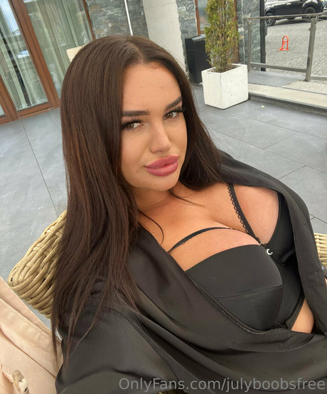 julyboobsfree Profile pic