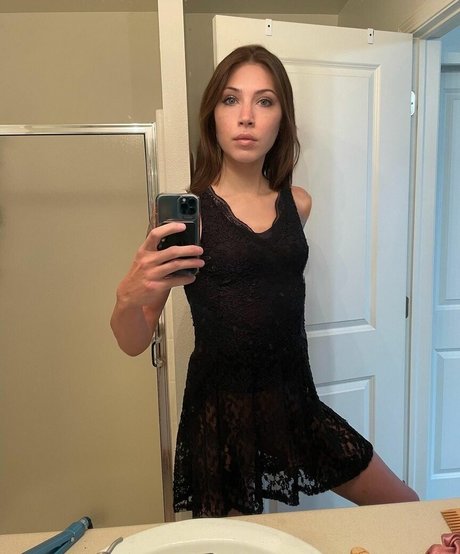 Allie Lilac erotic model pics