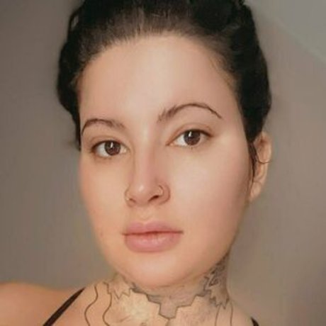 devinebria sexy actress img