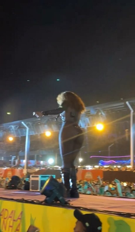 Iza Cantora art actress picture