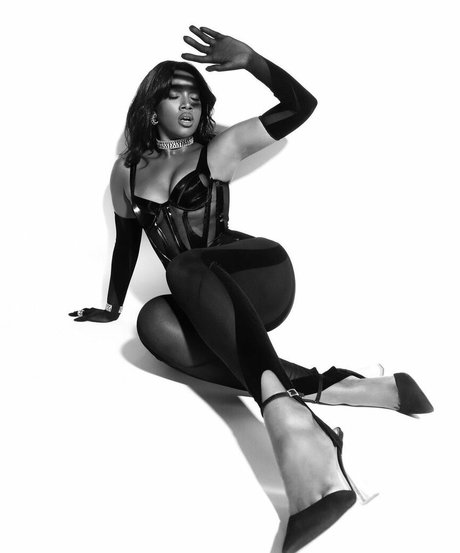 Iza Cantora high quality actress picture