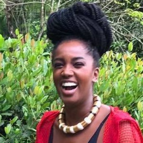 Iza Cantora star exclusive image