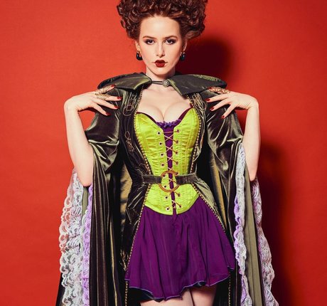 Madelaine Petsch hot actress pic