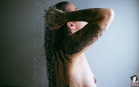 Marjo Suicide model top pic