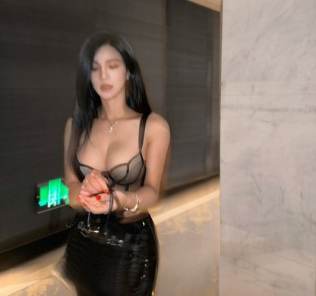 June Gong model naked galleries