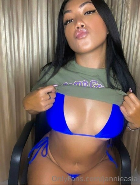 jannieasia pornographic model photo