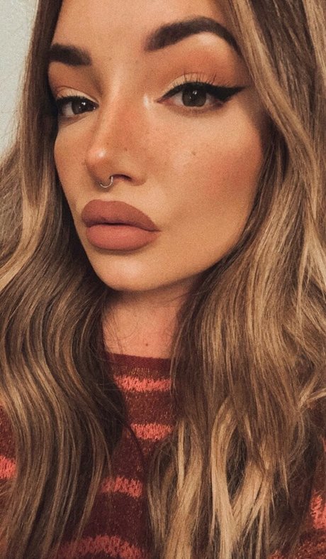 Brittany Zapata top model photo