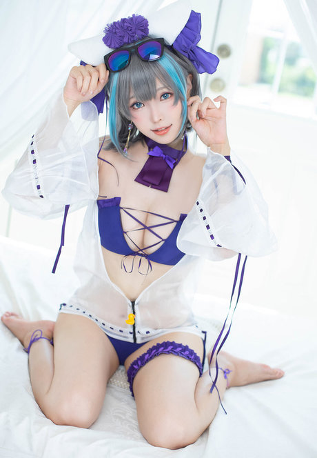 eeelyeee naked model photo