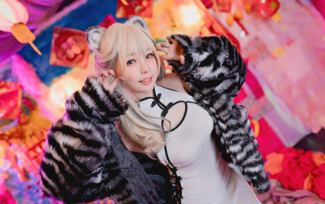 eeelyeee erotic actress images