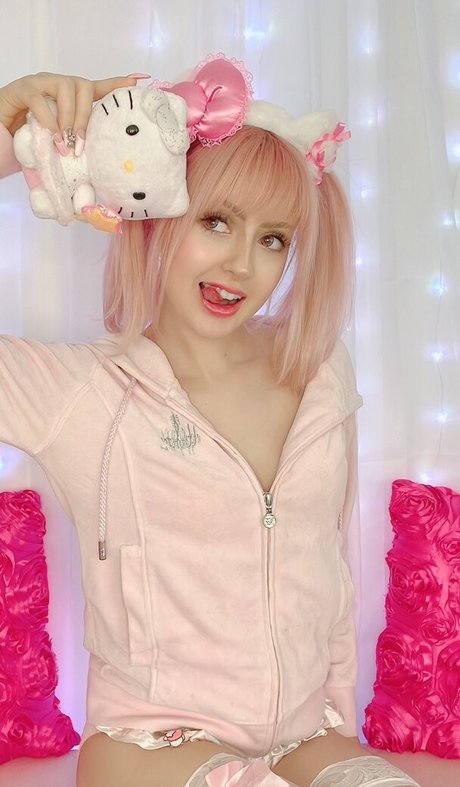 PiNKII beautiful actress pic