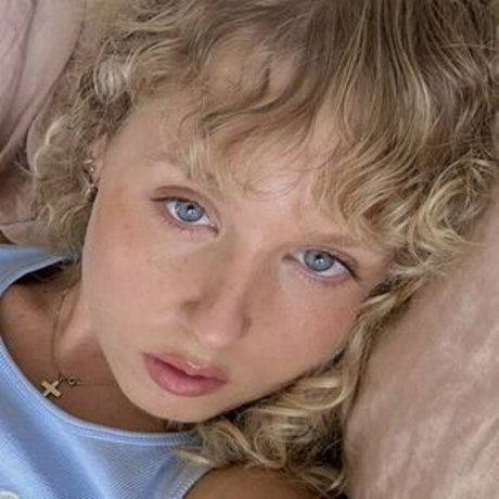 Sarahthomas69 art star pics