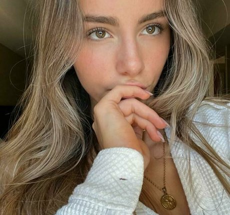 Meelah Robbins pornstar xxx photo