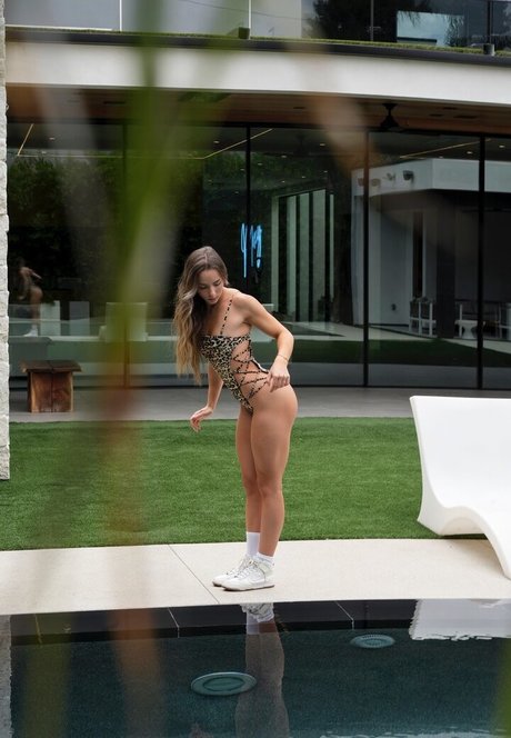 Meelah Robbins nice actress img