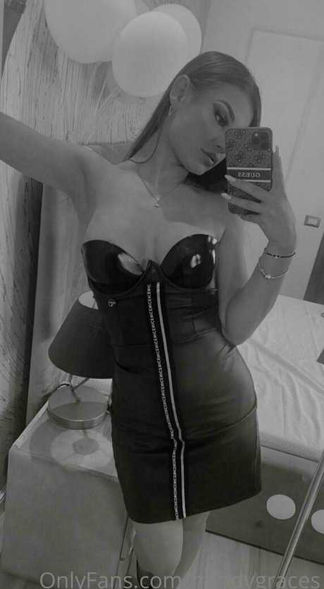 mindygraces exclusive model img