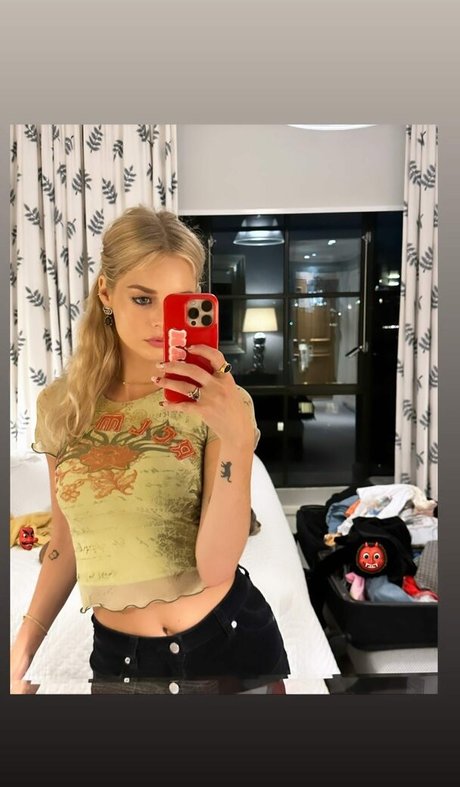 Samara Weaving top pornstar images