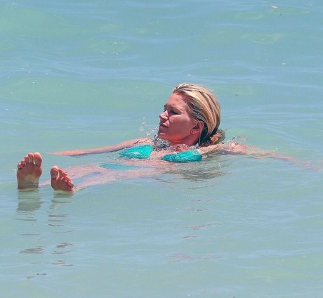 Natasha Henstridge erotic star gallery