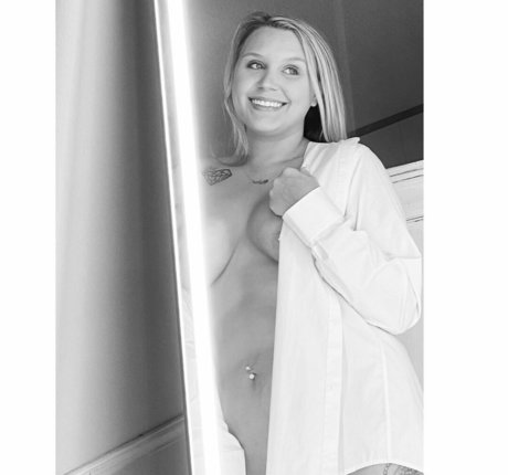 hotblondie95 top pornstar image