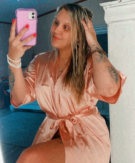 hotblondie95 model beautiful images