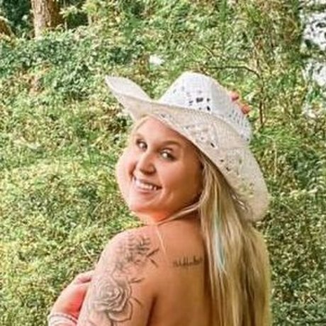 hotblondie95 star adult pics