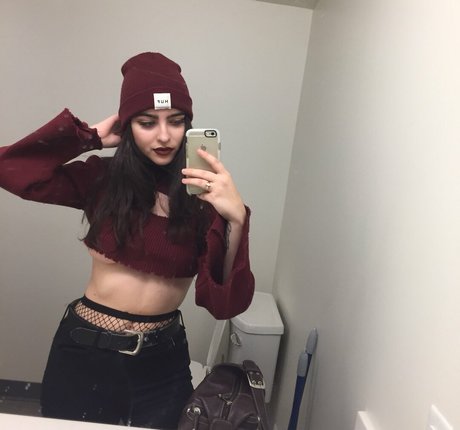 artbitch666 model free photo