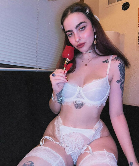 artbitch666 nude star photo