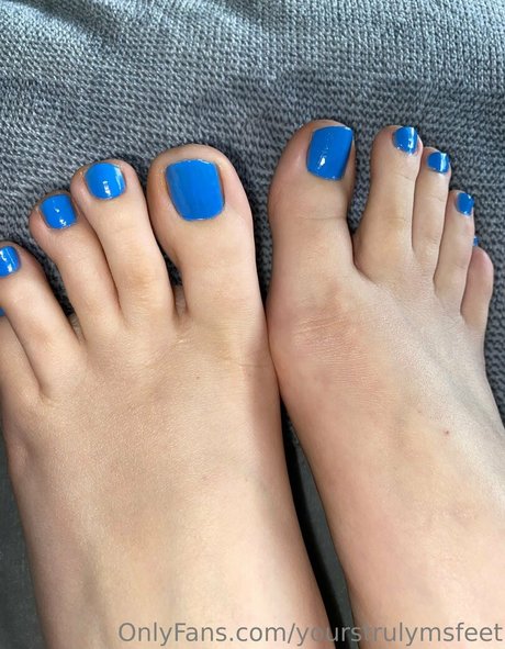 yourstrulymsfeet nudes model pics