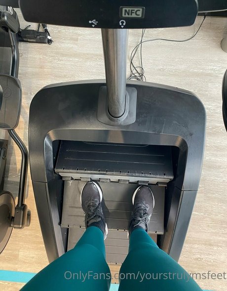 yourstrulymsfeet free star photos