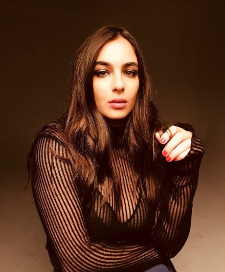 Alanna Masterson porn model image