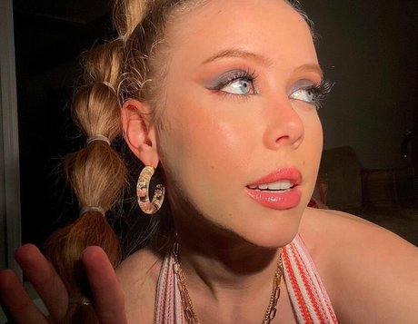 Emily Kyte hot actress galleries