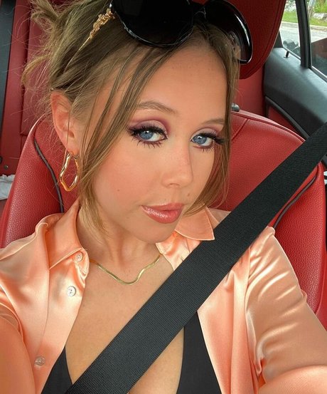 Emily Kyte hot model gallery