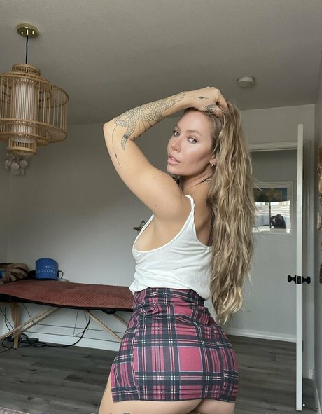 nicoleanistonxo nude model pic