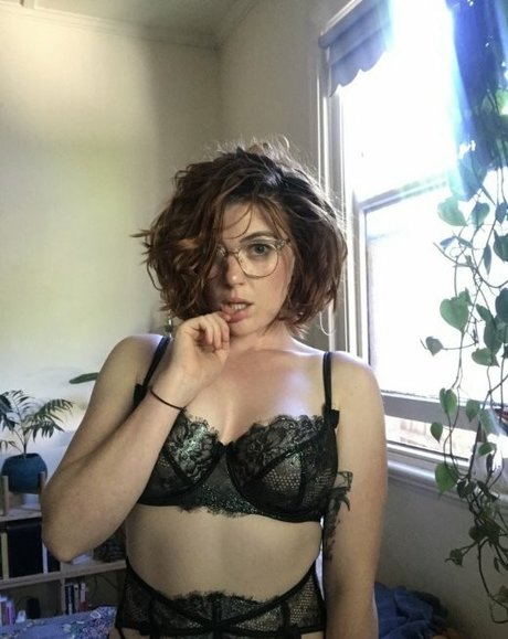 Frankie McNair porn model pictures