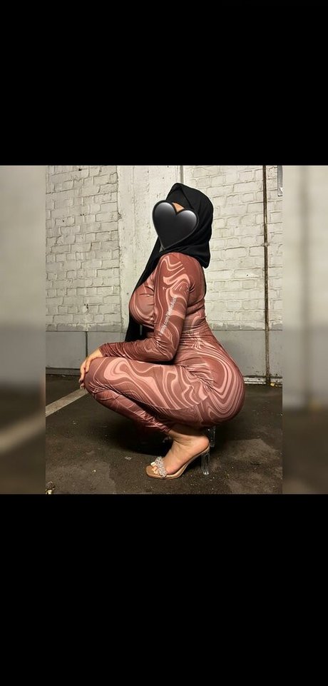 WolfieAisha xxx actress pic