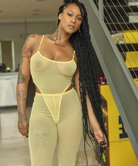 Mizz Twerksum star adult image