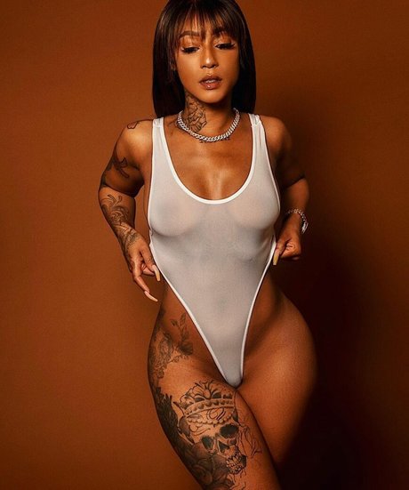 Mizz Twerksum pretty pornstar pic