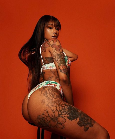 Mizz Twerksum exclusive actress images