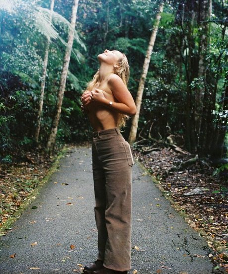 beachbaby19 art actress image