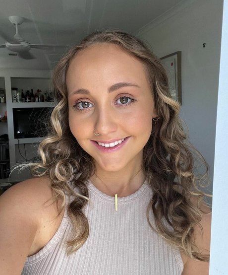 beachbaby19 exclusive actress img