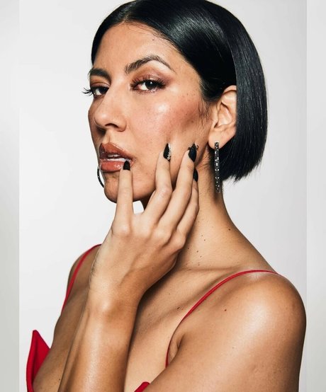 Stephanie Beatriz hd model images