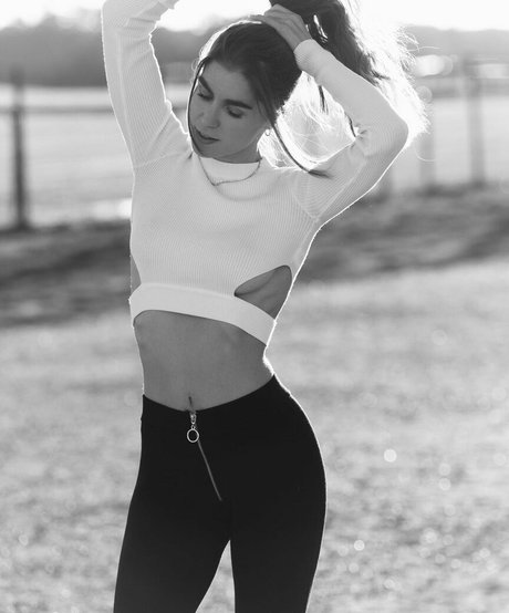 Effy Jones model pretty photo