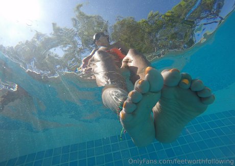 feetworthfollowing naked actress archive