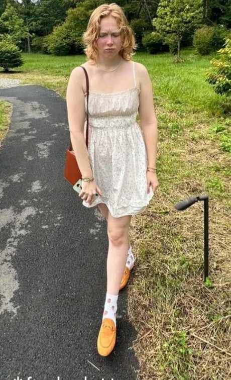 Molly Quinn adult model img